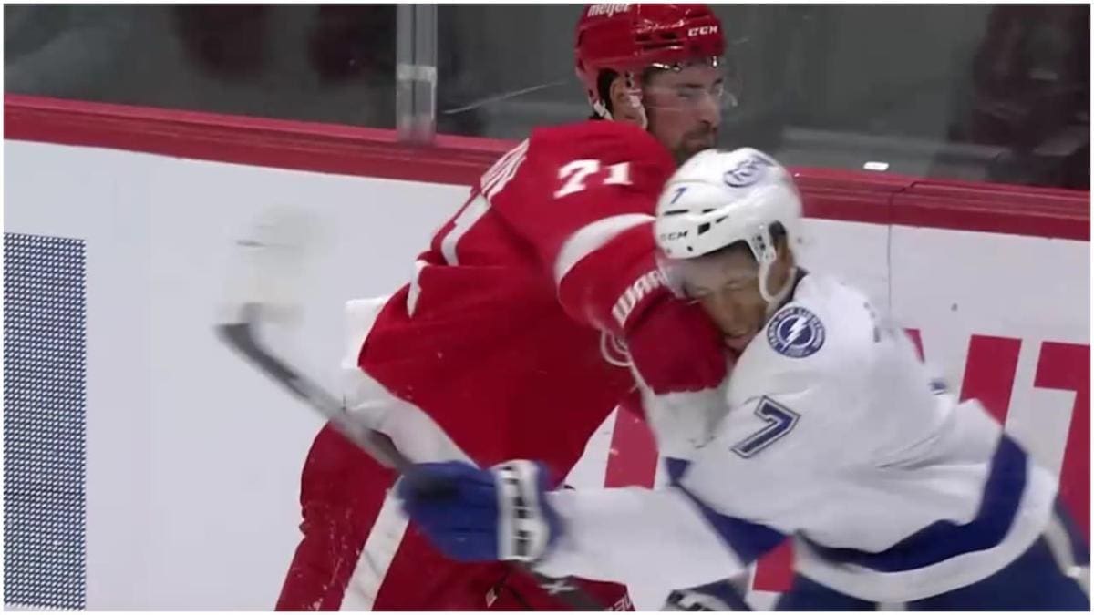 Larkin scores 2 in Red Wings' 3-2 OT win over Sabres