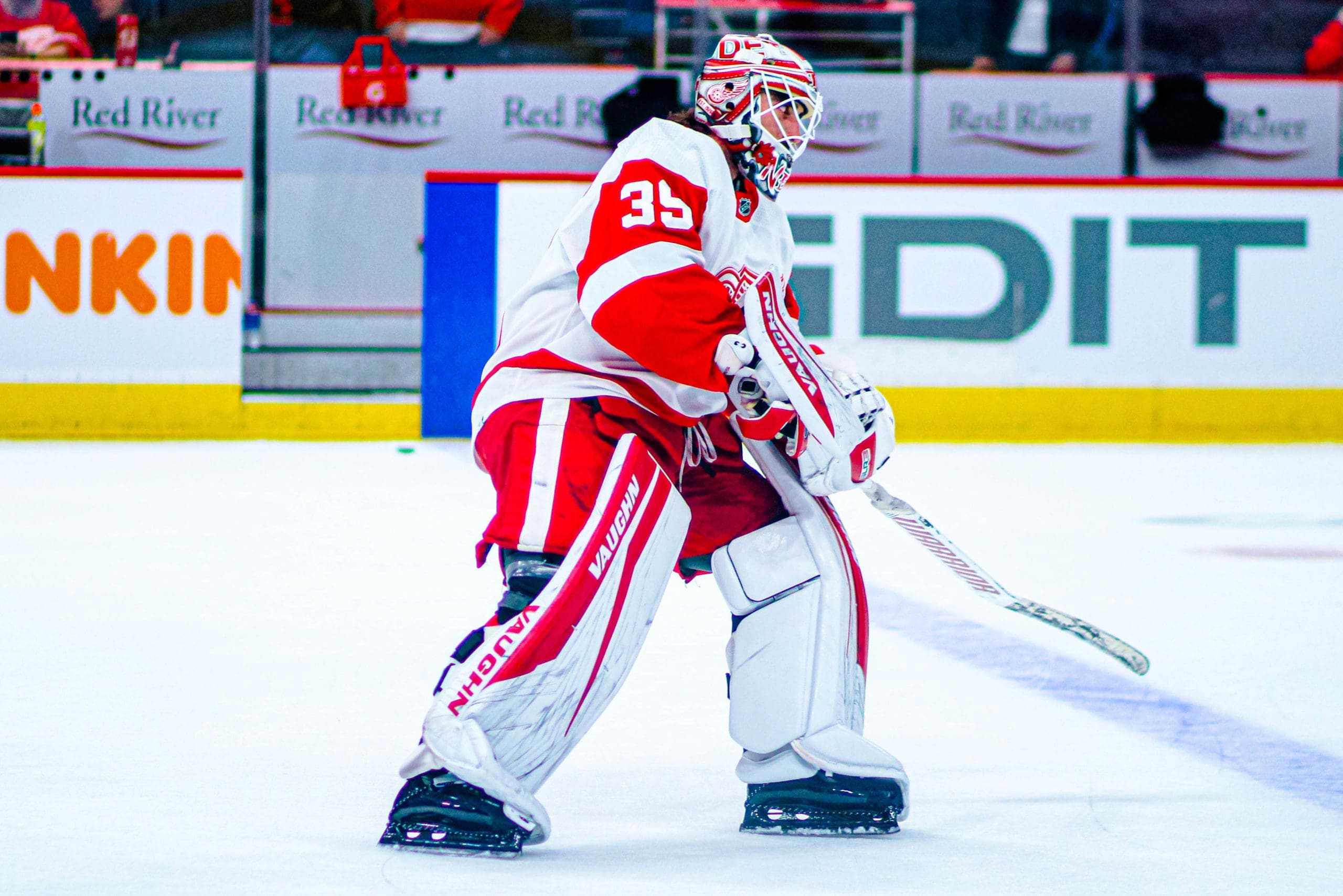 Flames win second in a row on road, hold on to 3-2 win