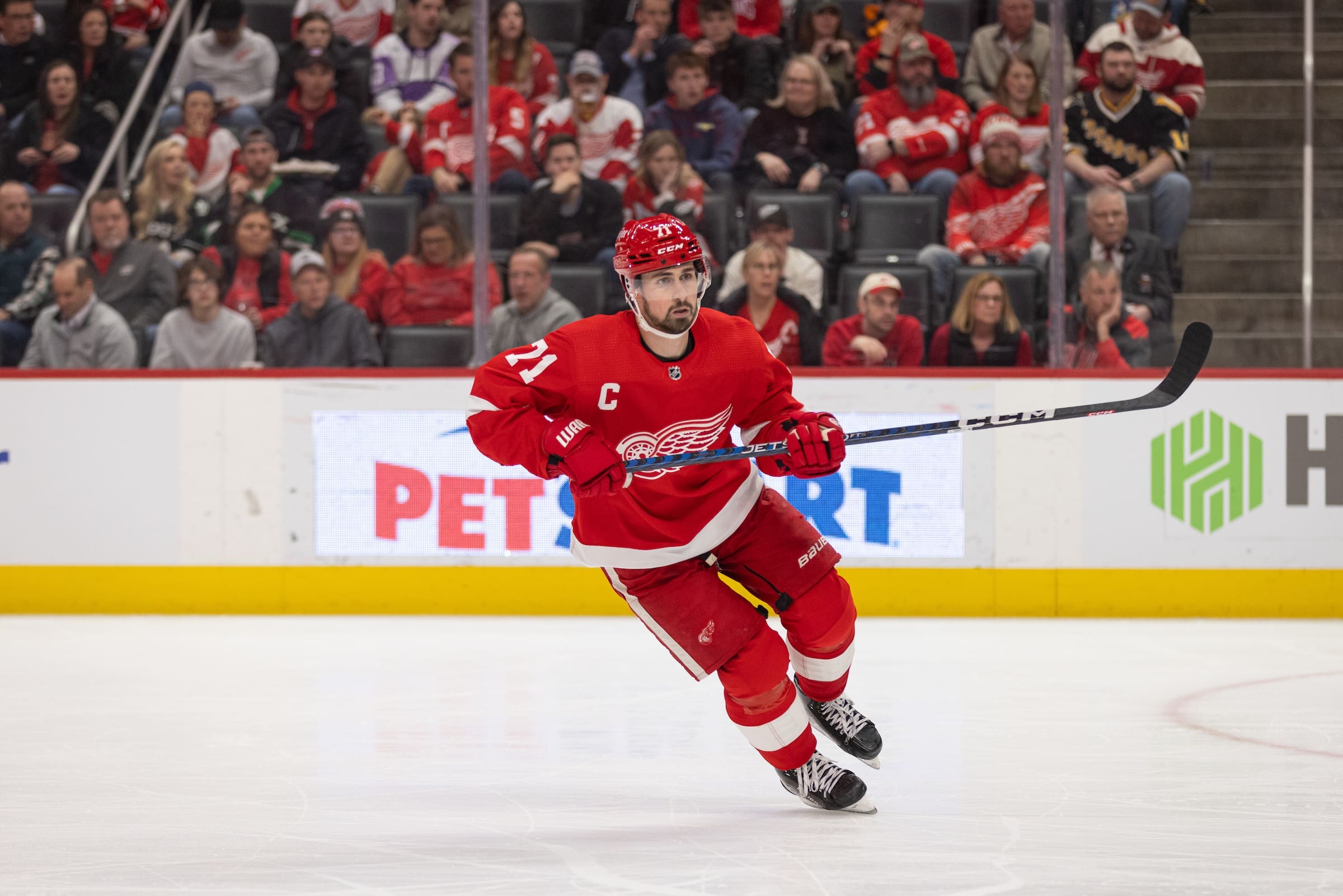 What are Dylan Larkin's salary and contract details for the 2022/23 NHL  season?