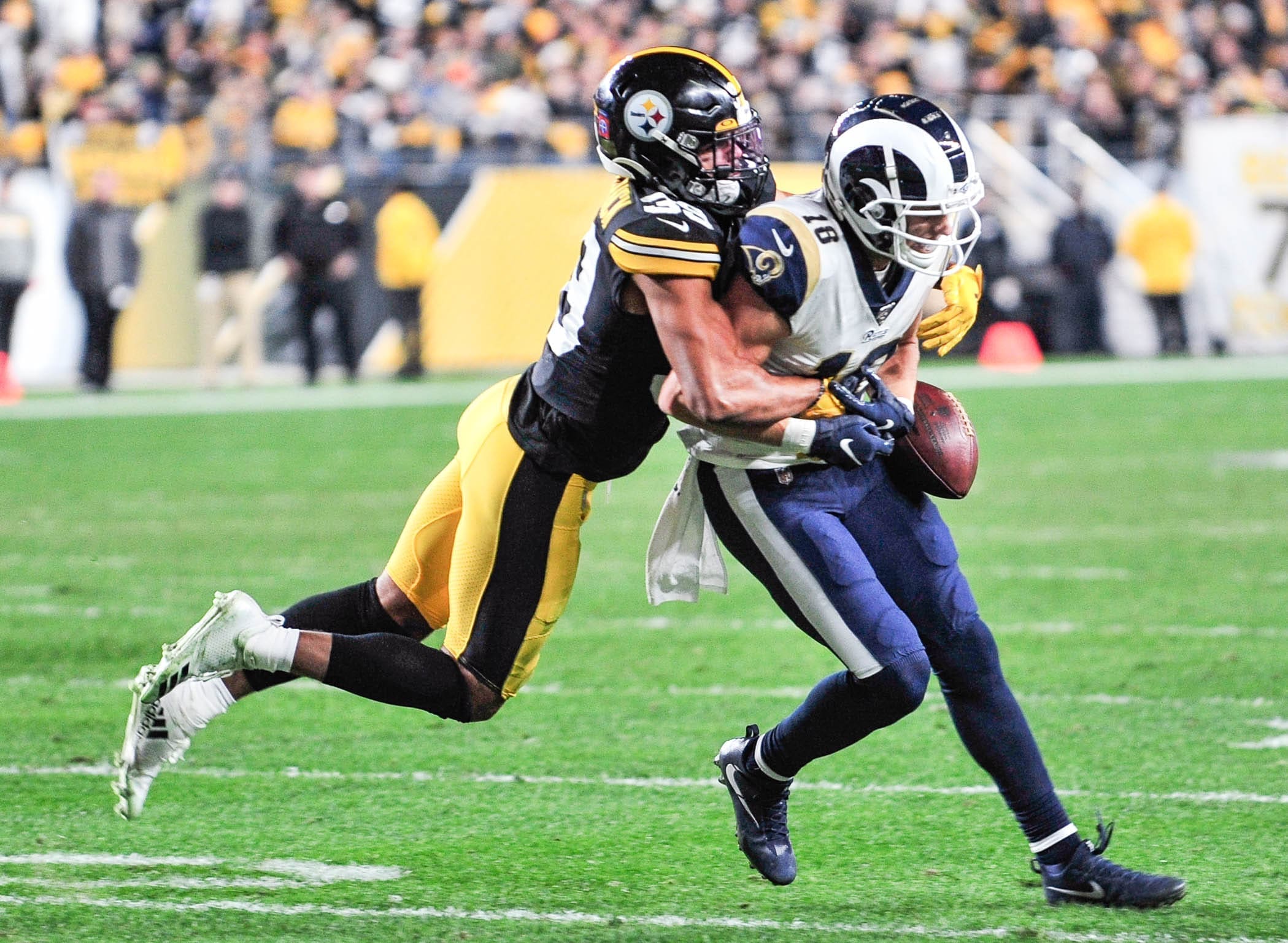 Steelers defense leads way in 17-12 win over Rams