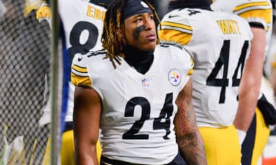 Steelers' Najee Harris suffers abdominal injury vs. Colts, forced