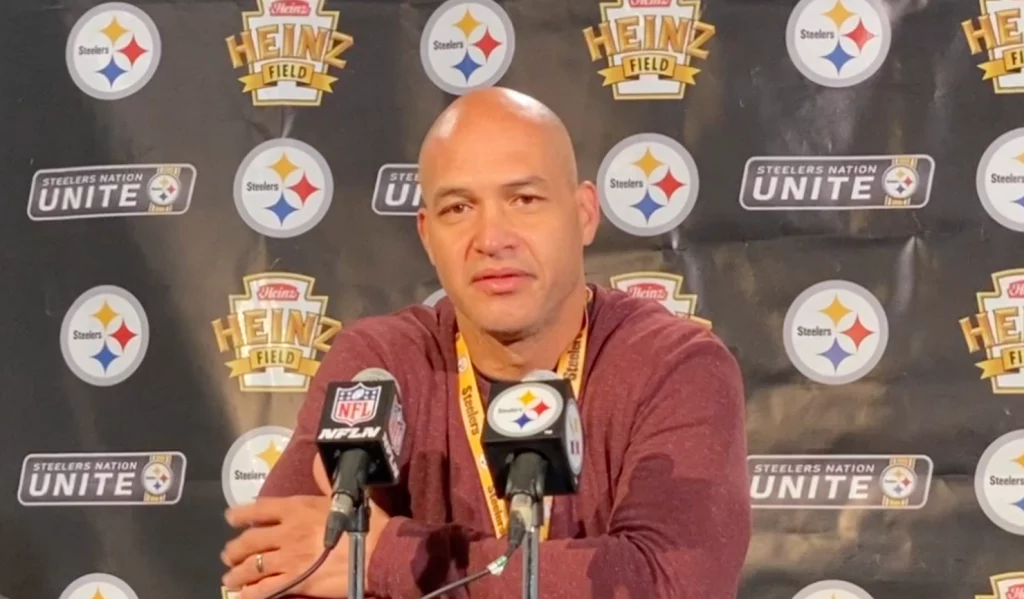 Steelers LB James Farrior