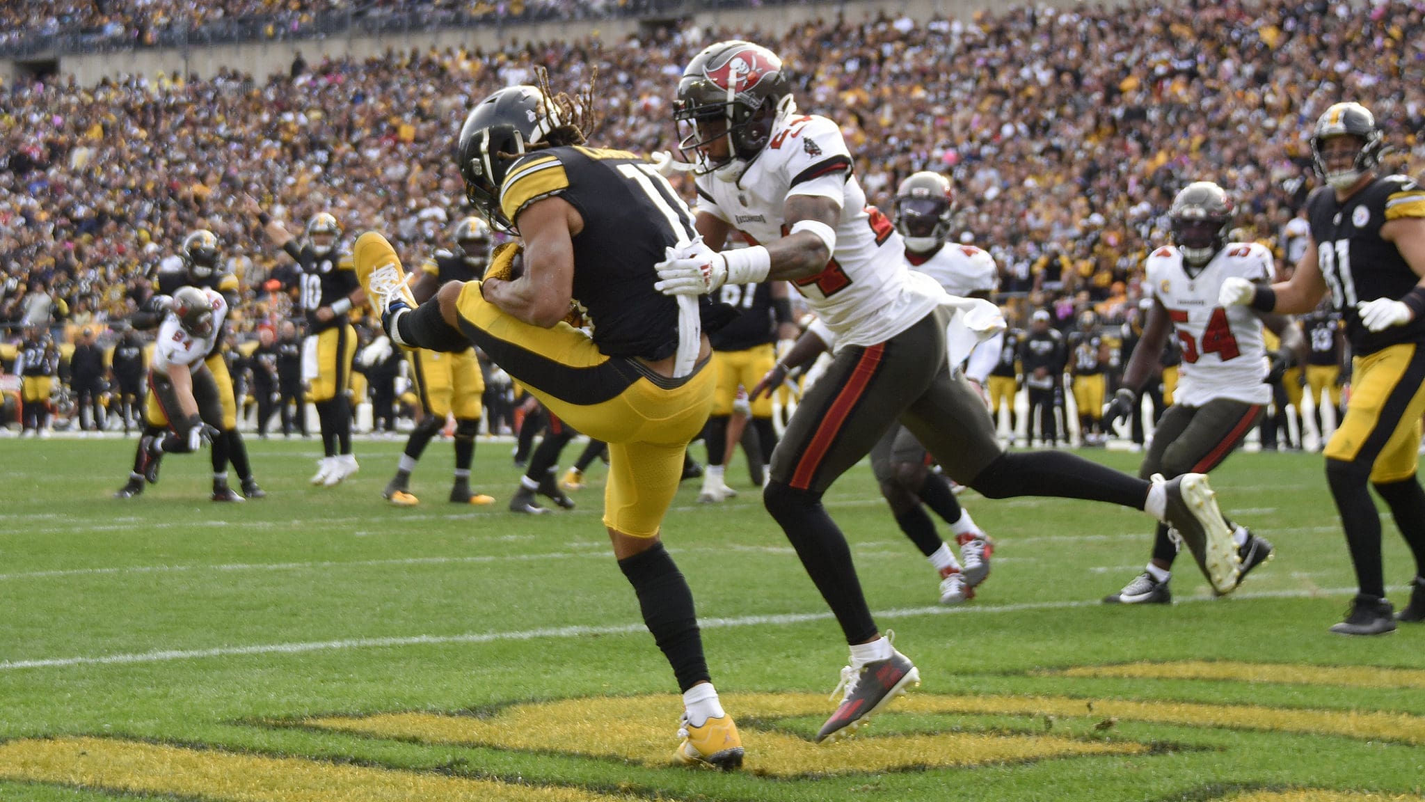 Mitch Trubisky leads Steelers to win over Tom Brady and the Bucs