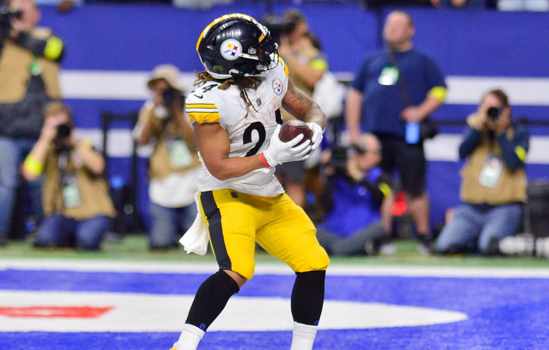 Steelers RB Harris leaves game vs. Colts with abdominal injury