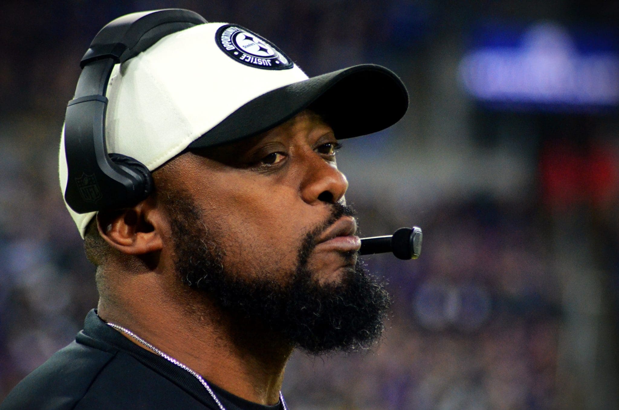 Mike Tomlin looks on as the Steelers face the Ravens on Jan. 1, 2022 in Baltimore. (Mitchell Northam / Steelers Now)