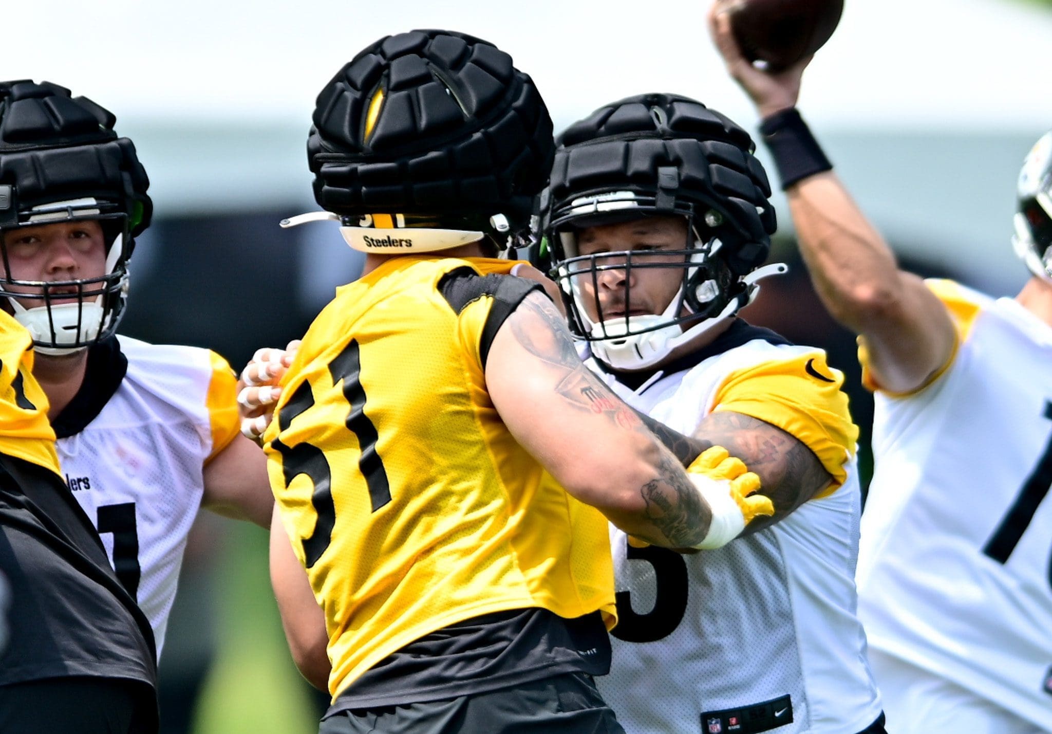 Steelers rookies and veterans report to training camp on the same day