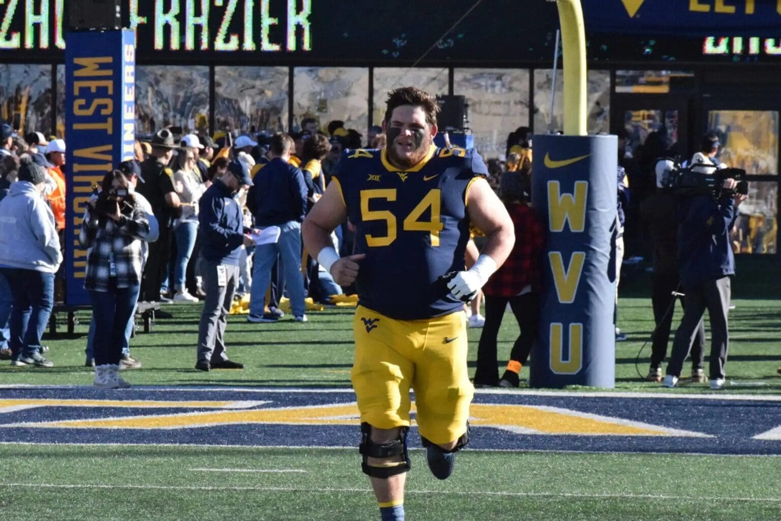 Steelers to Hold Visit with WVU Star Zach Frazier