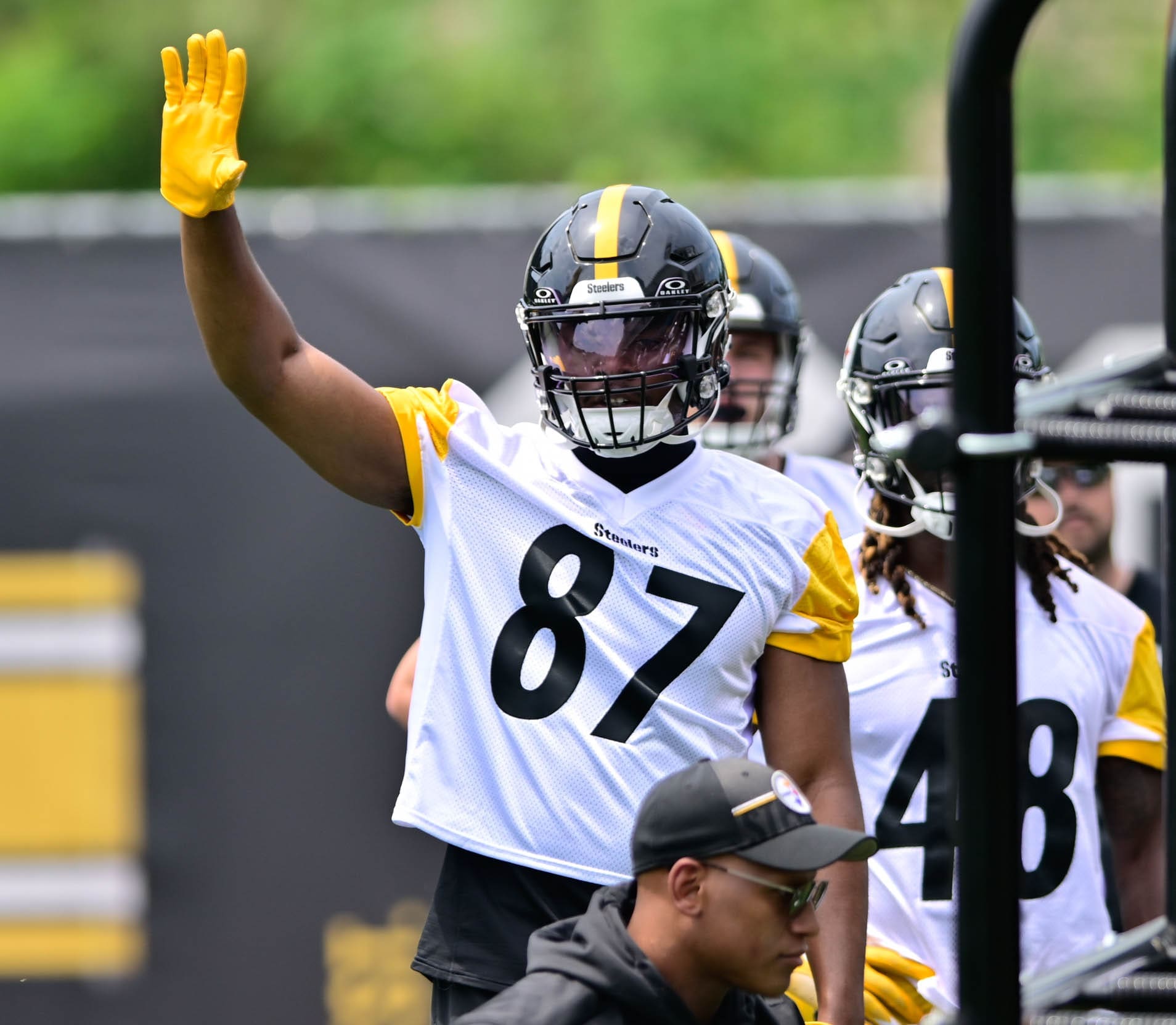 Steelers ReSign Eight to Practice Squad