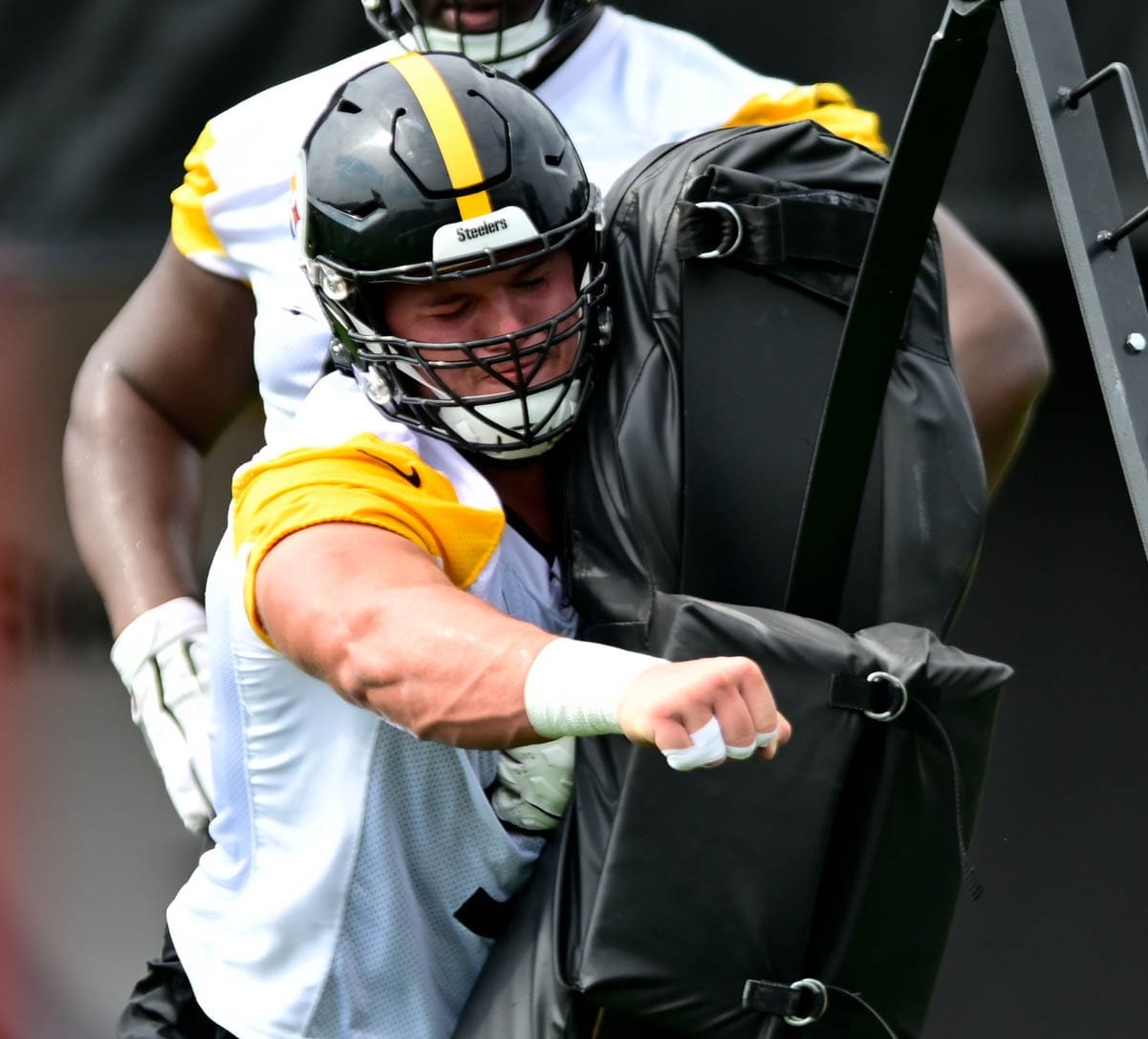 Pittsburgh Steelers center Zach Frazier