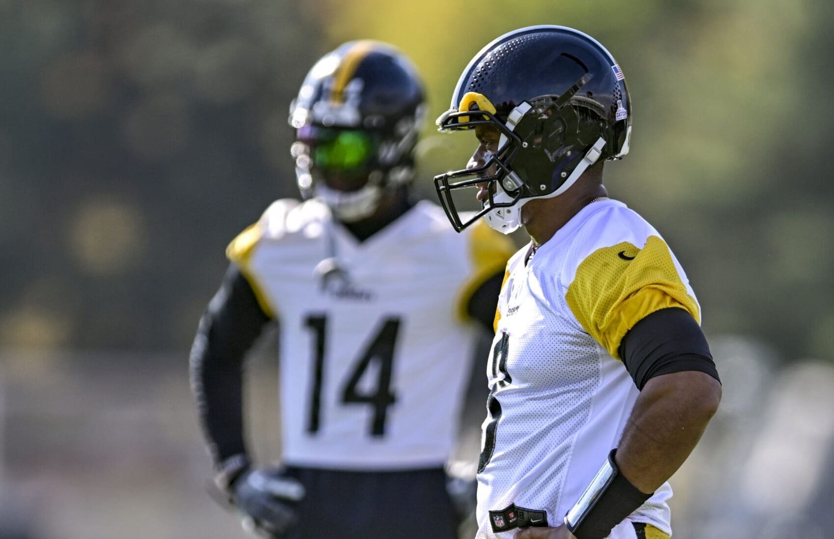 Russell Wilson Heaps Massive Compliment on Steelers WRs |