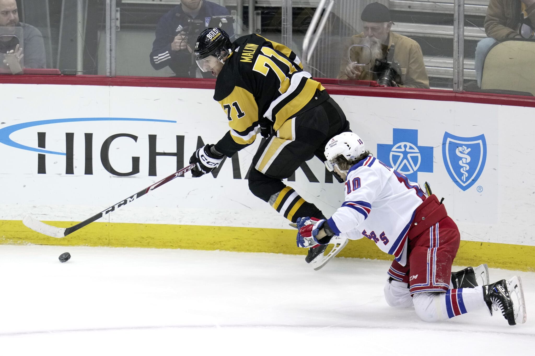 Sidney Crosby injury: Latest on Penguins star's upper-body injury ahead of  Game 6 vs. Rangers