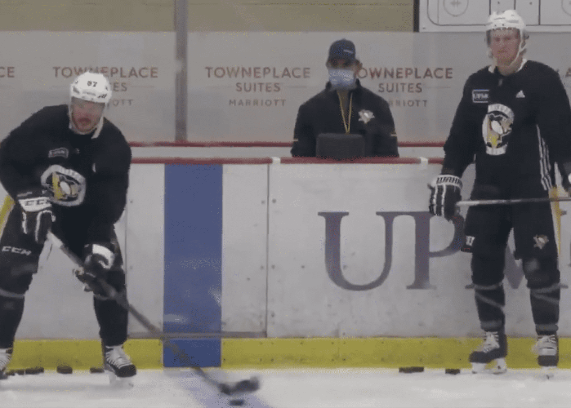 Pittsburgh Penguins Jake Guentzel, Sidney Crosby