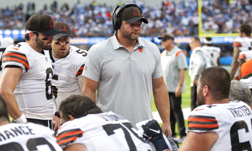 Cleveland Browns assistant offensive line coach Scott Peters talks to his players during an NFL football game against the Los Angeles Chargers Sunday, Oct. 10, 2021, in Inglewood, Calif. (AP Photo/Kyusung Gong)