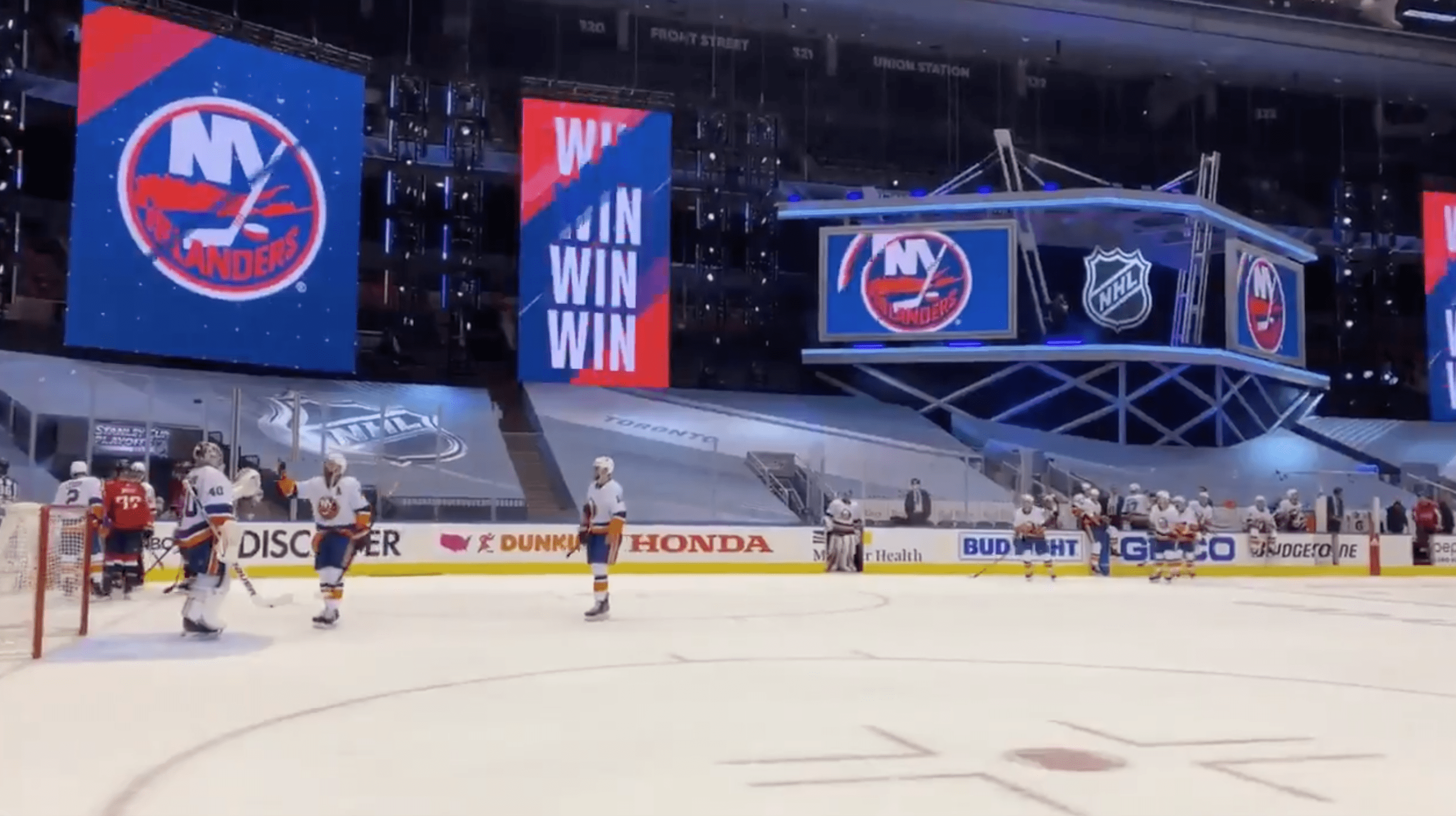 New York Islanders Celebrate Game 2 win